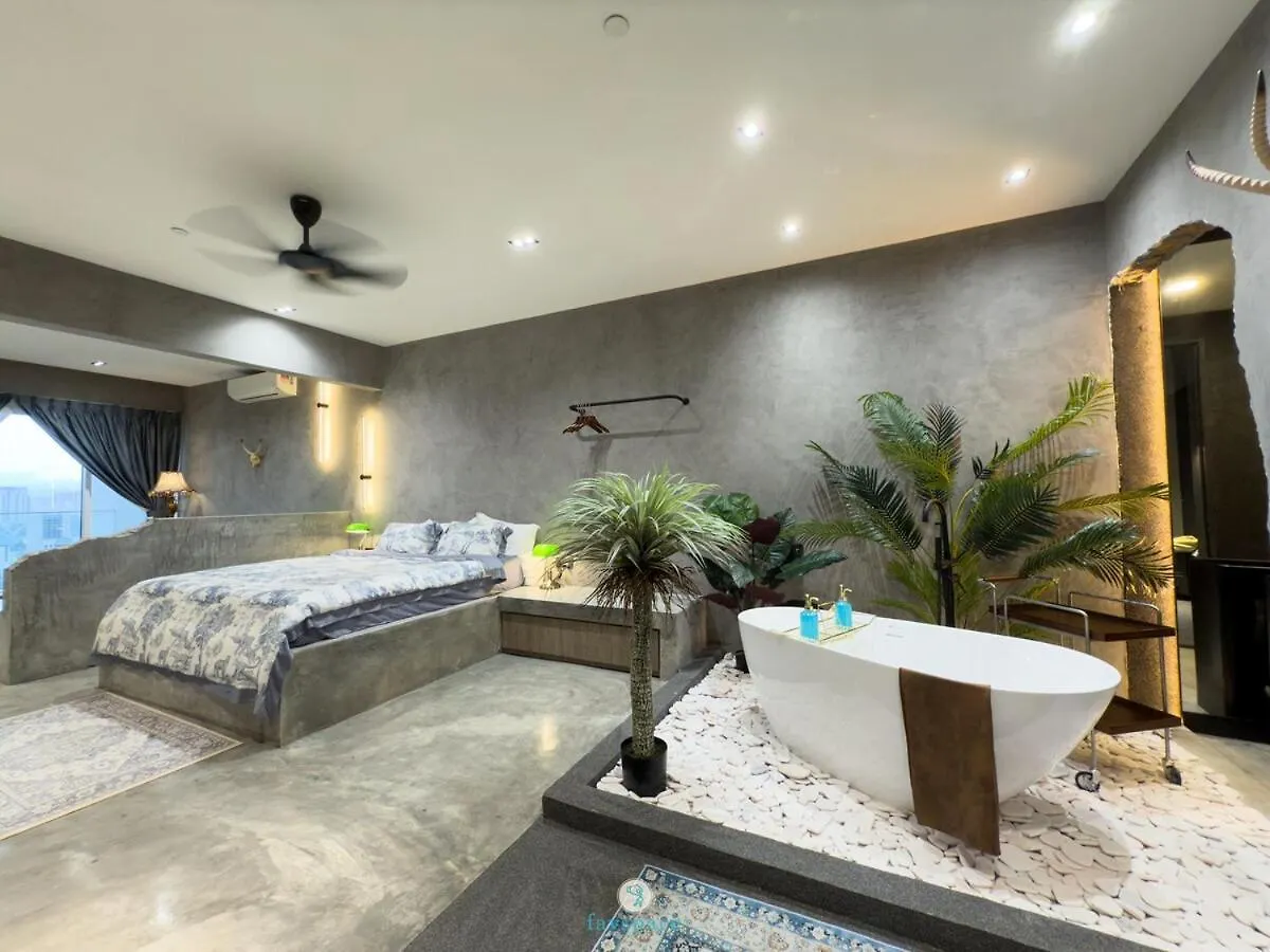Lux Studio W Bathtub - Linked To Quill City Mall Kuala Lumpur Malasia